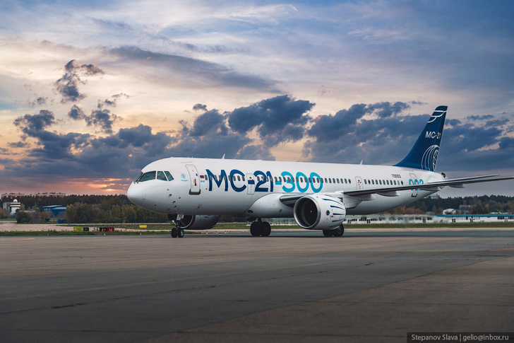 МС-21 – Российский узкофюзеляжный среднемагистральный авиалайнер.