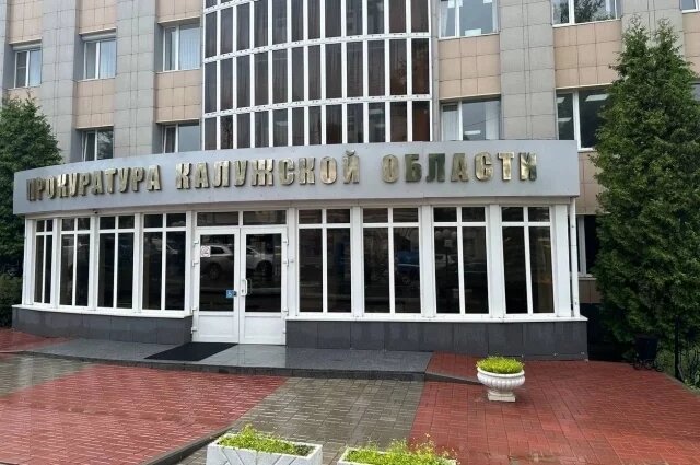    Почему в Калуге ребенок-инвалид ползком добирался до спортшколы?
