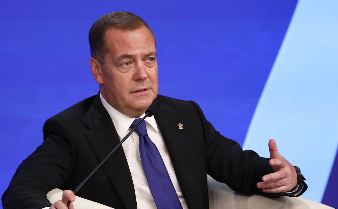 Медведев назвал условие, при котором Россию приняли бы в НАТОПолитика
