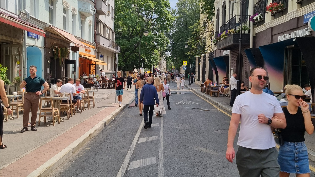 На фото: ул. Малая Бронная в Москве