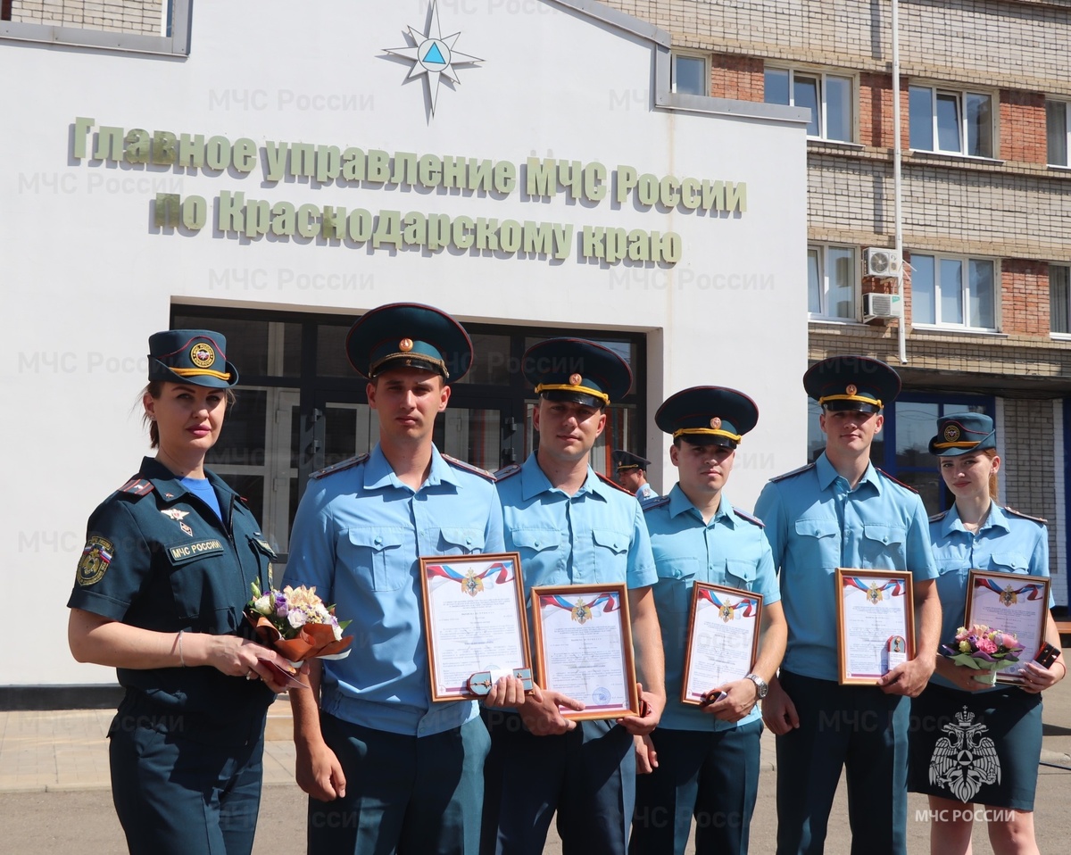 Сегодня, в Главном управлении МЧС России по Краснодарскому краю состоялось торжественное мероприятие, посвященное 97-летию со Дня образования Государственного пожарного надзора России. Мероприятие прошло под руководством ВрИО начальника Главного управления МЧС России по Краснодарскому краю Андрея Потахова. 
 Со словами поздравления к личному составу обратился ВрИО начальник Главного управления Андрей Потахов:

- Уважаемые коллеги и ветераны пожарной службы! Поздравляю вас с 97-летием со дня образования государственного пожарного надзора! Сегодня вы, сотрудники ГПН, успешно справляетесь с многочисленными задачами. Особую благодарность хотелось бы выразить ветеранам государственного пожарного надзора. Именно они внесли существенный вклад в развитие службы!