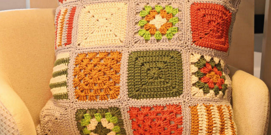 6 классных подушек крючком, которые украсят дачу и не только