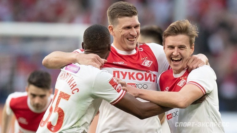    Александр Соболев (в центре), Михаил Игнатов (справа) и Кристофер Мартинс.Федор Успенский