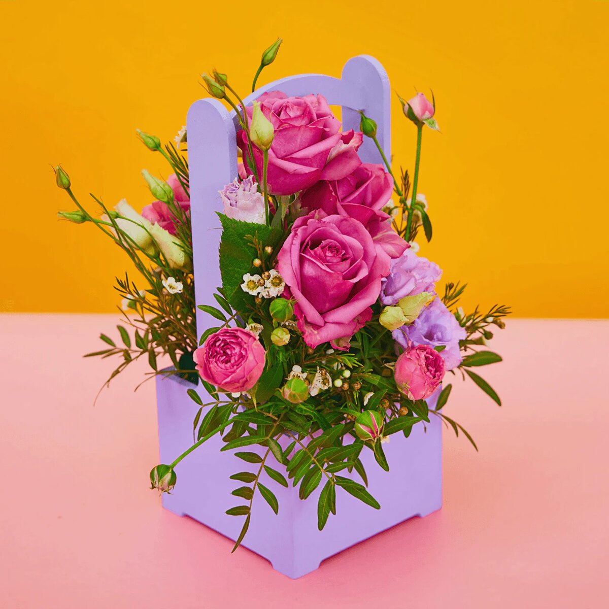   Букет из роз, лизиантусов и ваксфловера «Лавандовый» от AzaliaNow