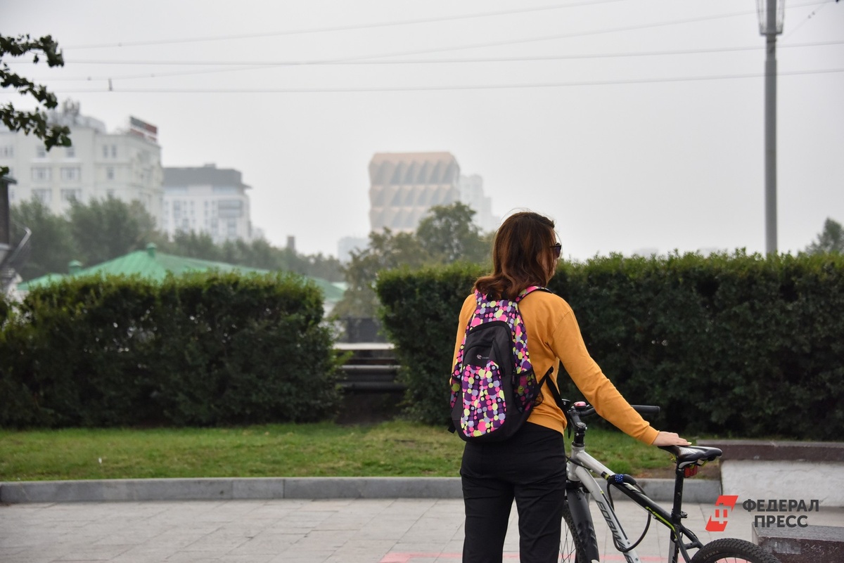 Город окутал смог от лесных пожаров.  Фото: ФедералПресс / Полина Зиновьева