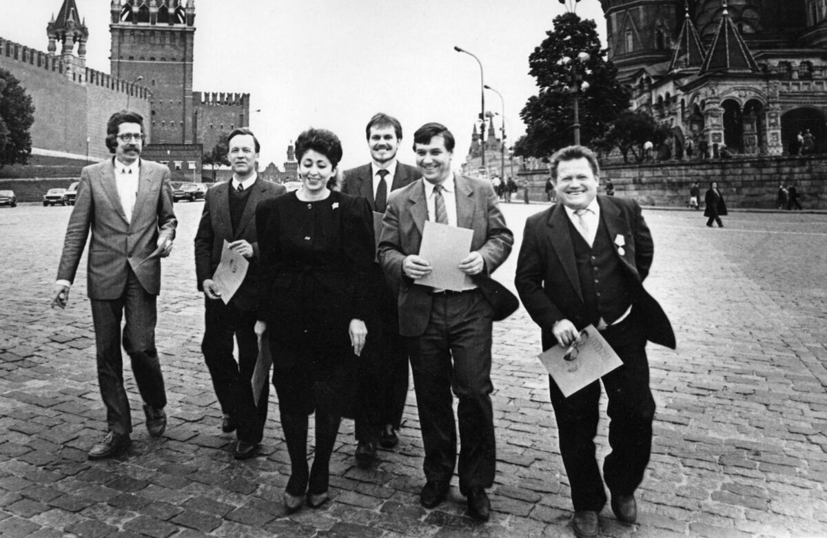    Финалисты конкурса «Учитель года СССР»-1990 на Красной площади в Москве. Четвертый слева – Александр Сутормин