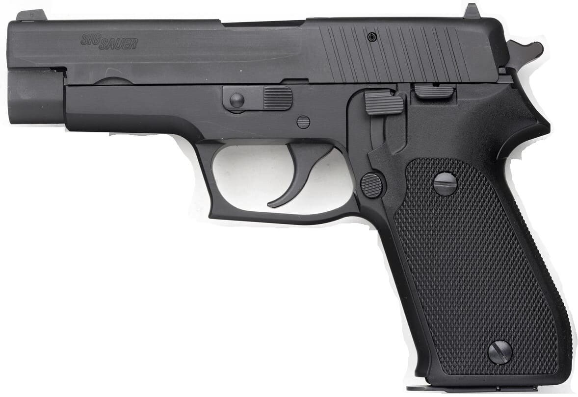 Пистолет Sig-Sauer P220.