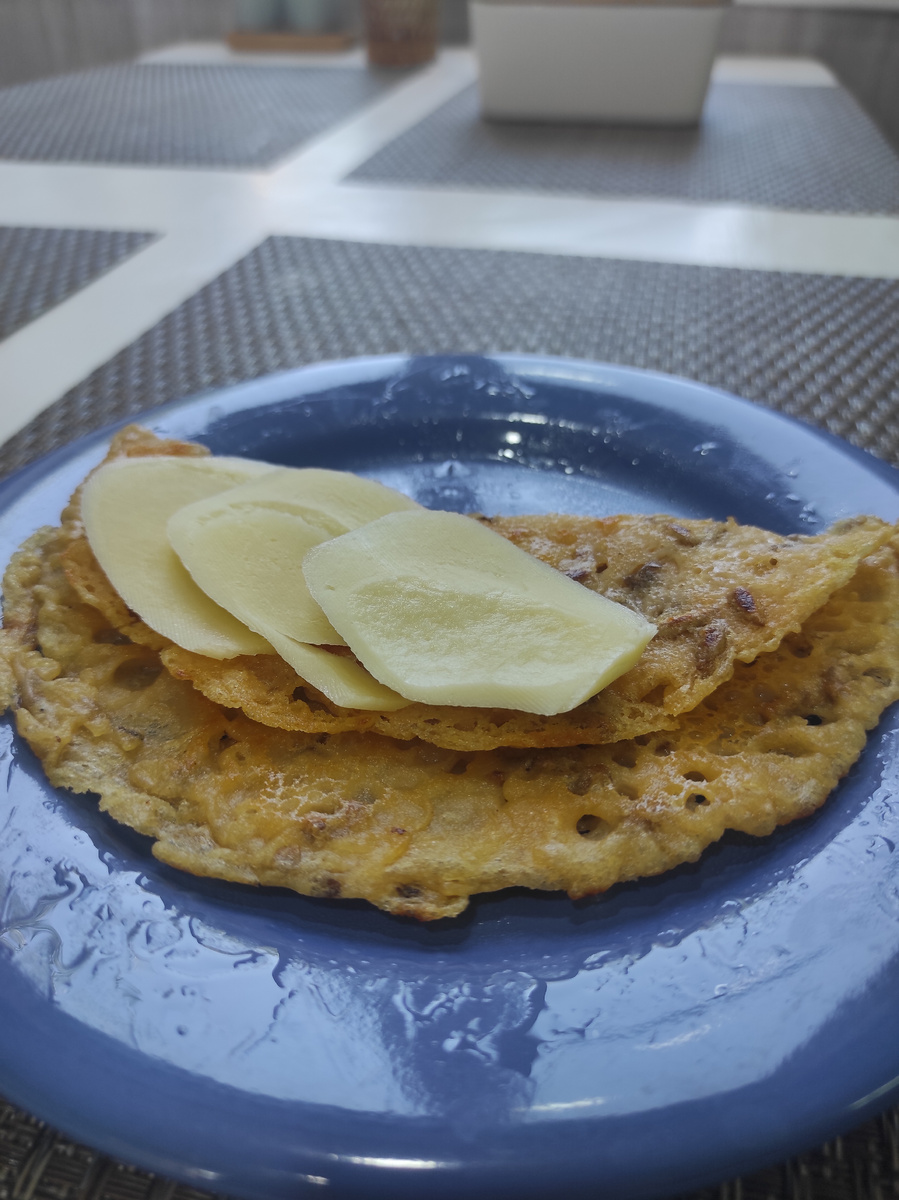 чечевичная лепёшка с сыром