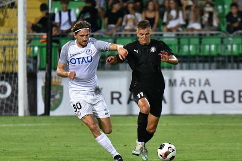 Фрагмент матча "Петрокуб" - "Ордабасы". Фото пресс-службы ФК "Петрокуб"