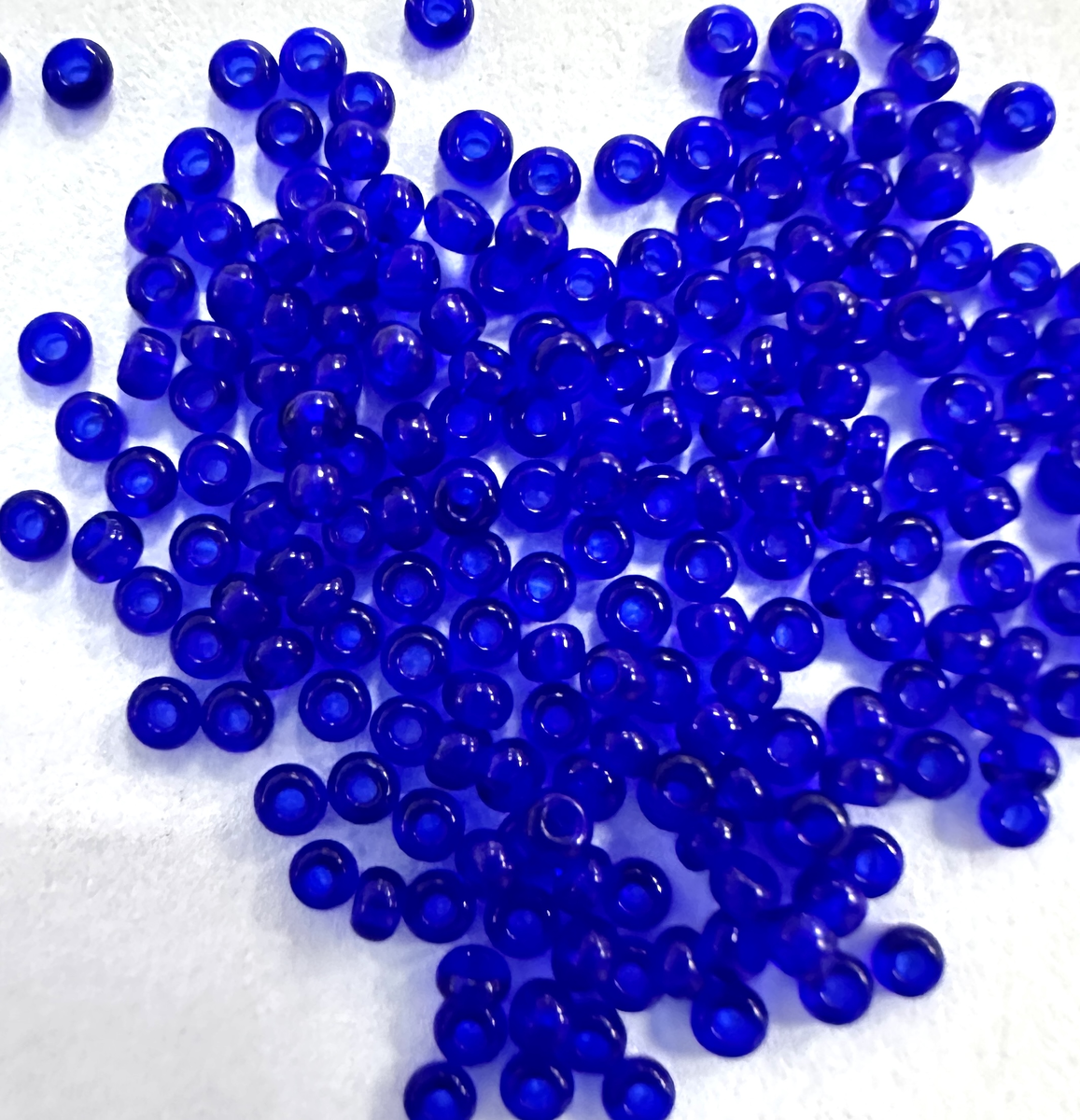  круглый, синий бисер Preciosa