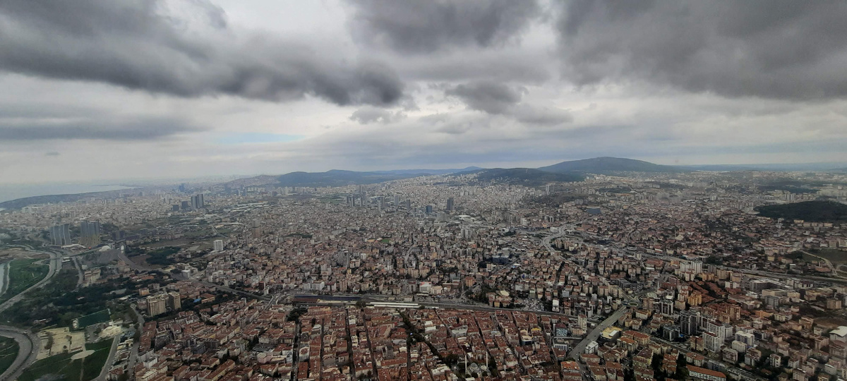 Стамбул встретил хмурым небом