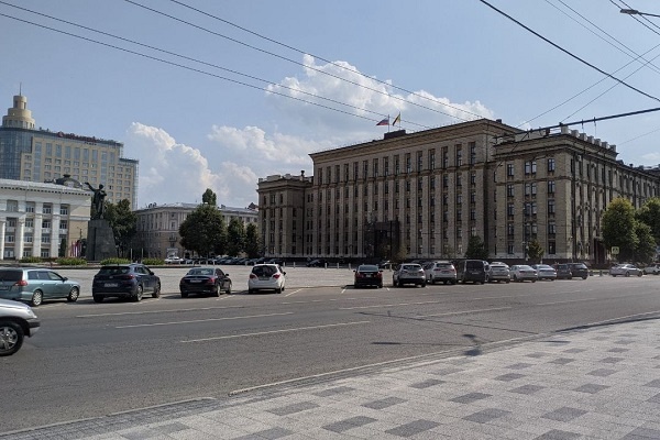    За год на уборку территории возле воронежского правительства потратят 3,3 млн рублей