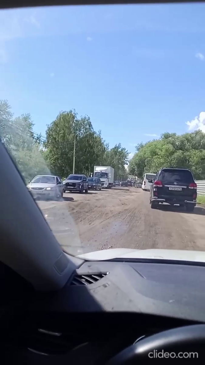 Дорога прямо рядом с центром Переславля-Залесского. Источник: фото автора.