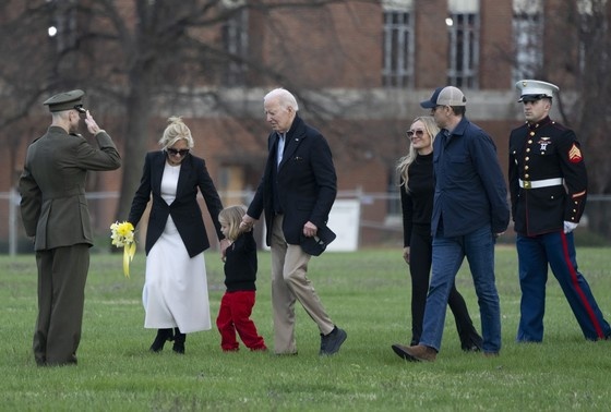    Джо Байден с семьей