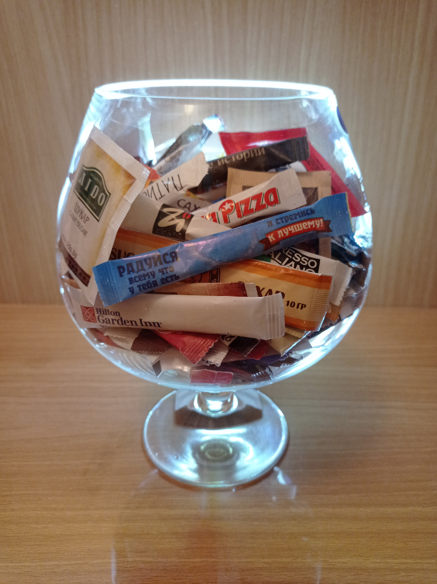 Вариант декора интерьера с использованием сахарной коллекции. Фото из личного архива