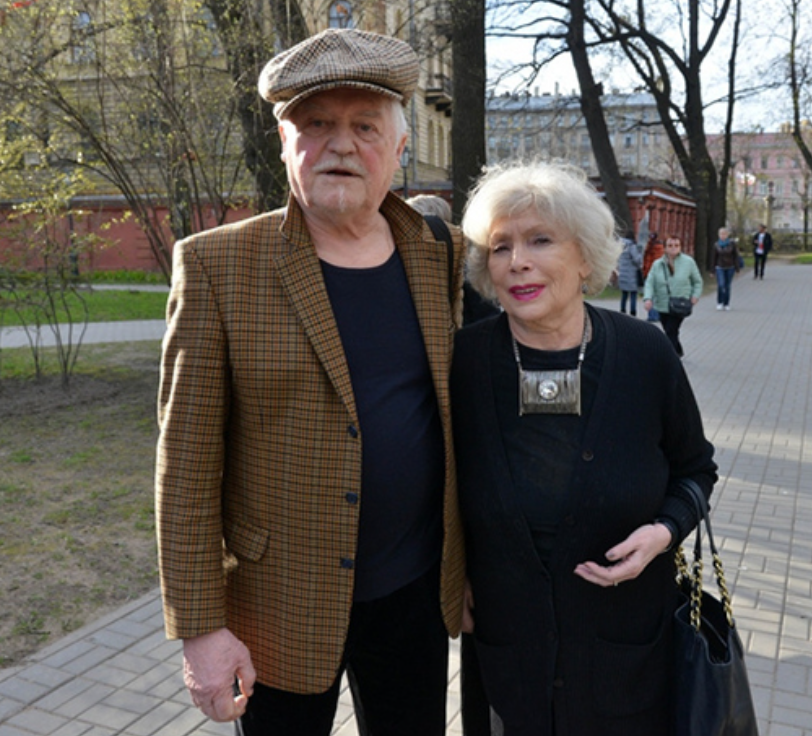 Алла Будницкая с мужем заменили родителей Даше