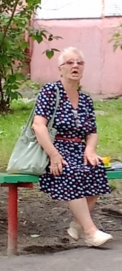 Света,с того света)собственной персоной,она очень ненавидит чужих детей,а ее внук Ванька с у.о)))