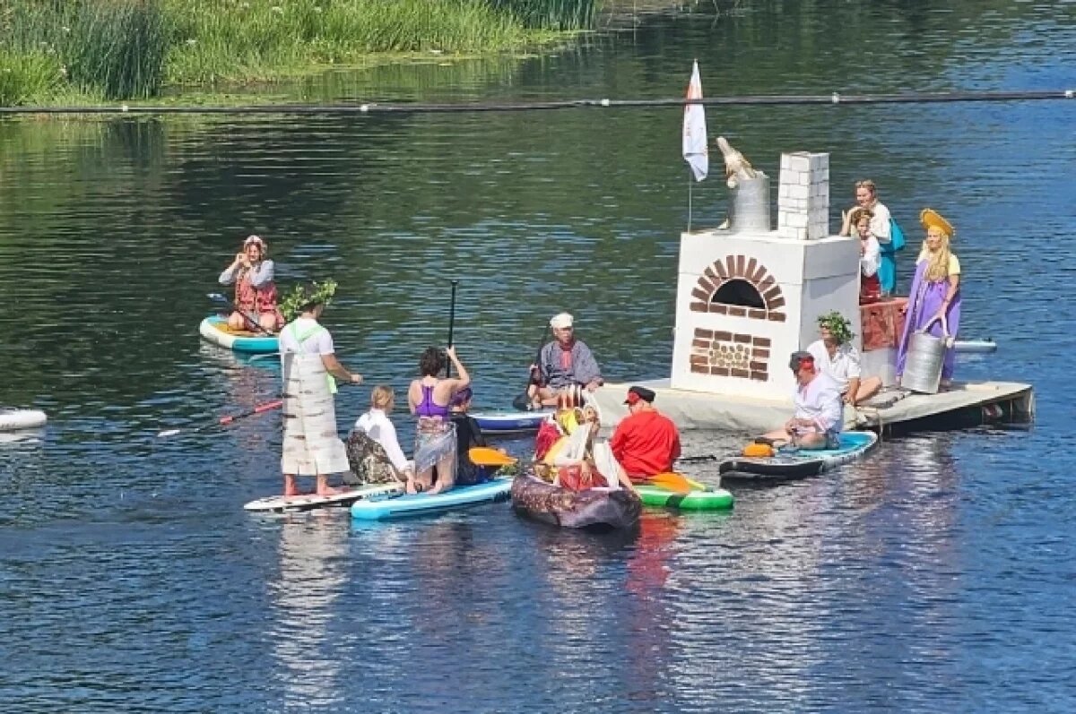    В Тверской области заметили плывущую по реке русскую печь