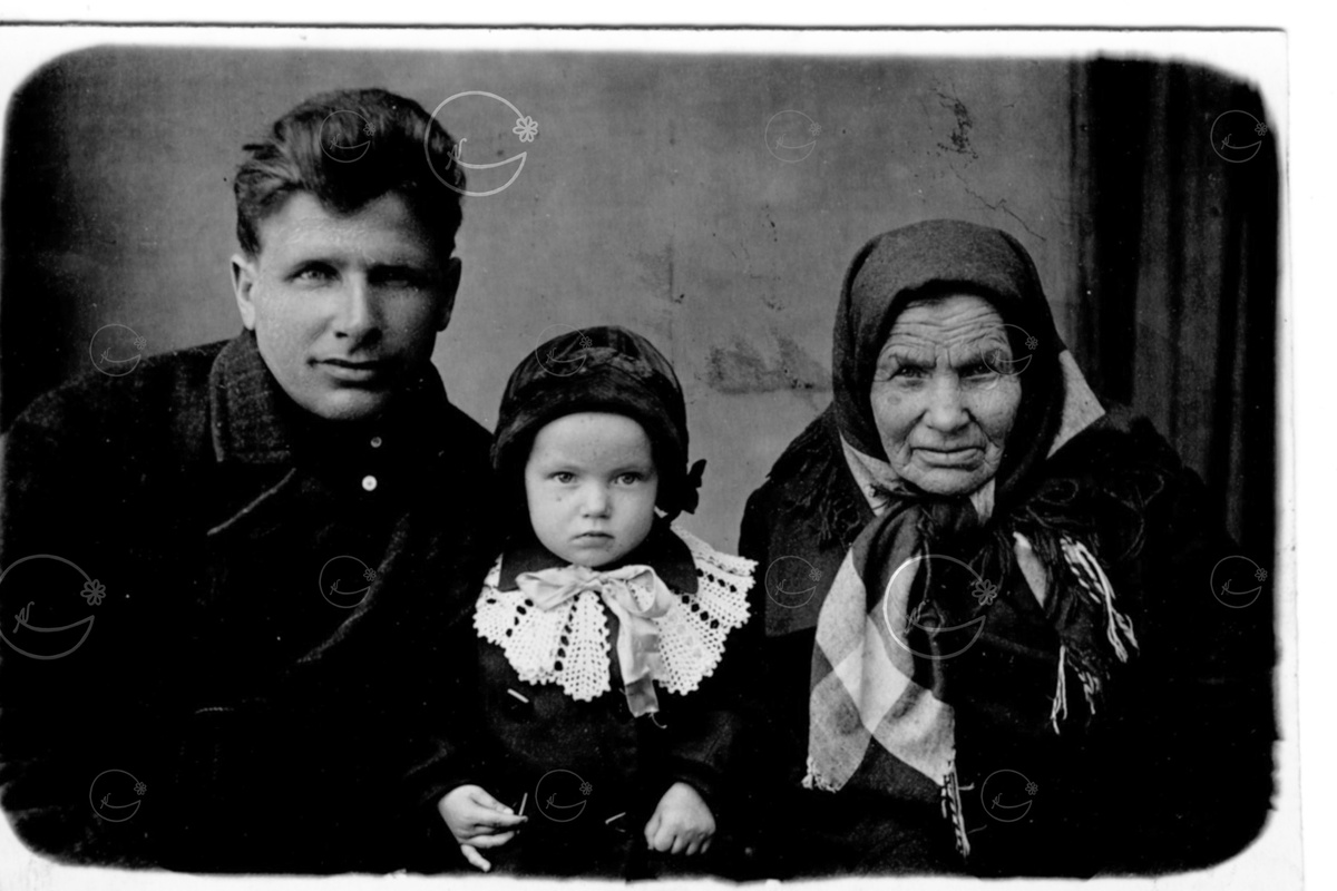 Дядя Александры со своей мамой и старшей дочкой.