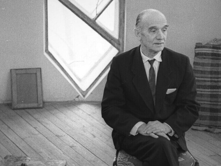 Константин Мельников