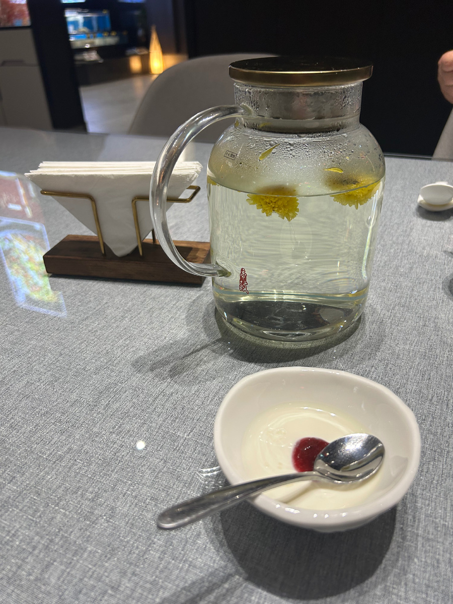 «Деликатесы» Китая- чай с хризантемой и кокосовый десерт