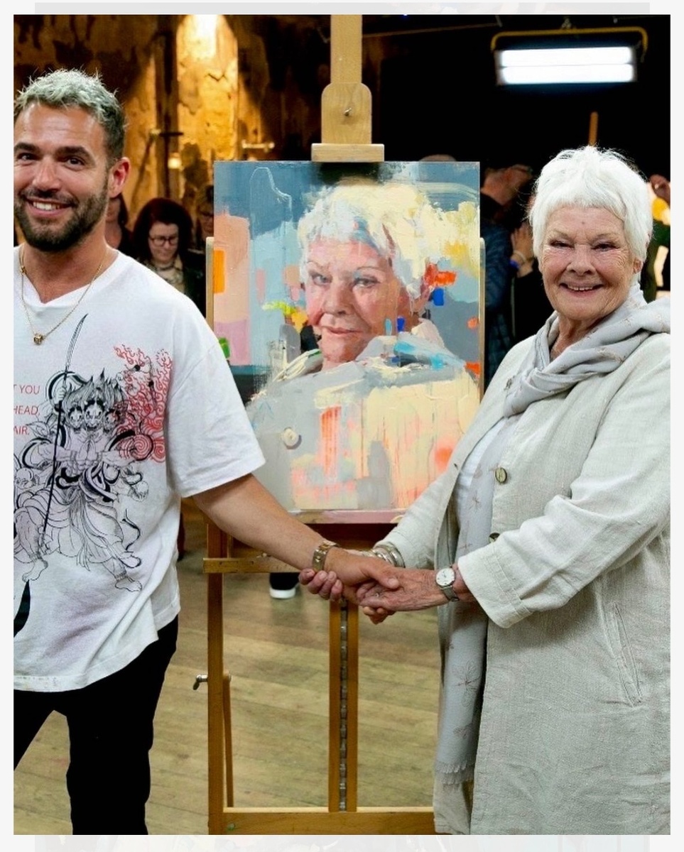 Кристиан Хук нарисовал портрет Джуди Денч. И многих других знаменитых людей. 