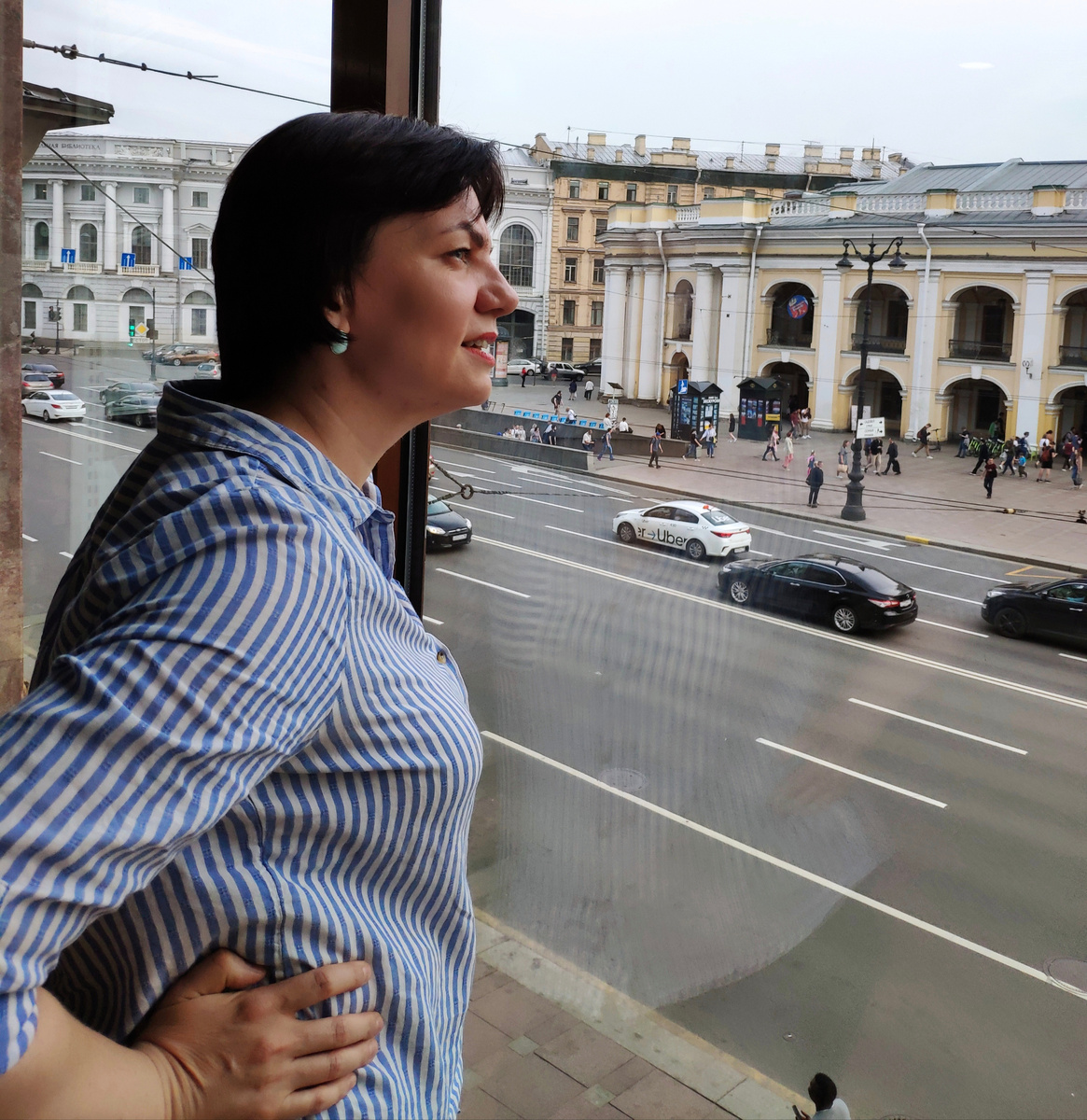 Жизнь - то тропа между скукой и эйфорией. Можно иногда делать шаг в сторону, но важно возвращаться в баланс.