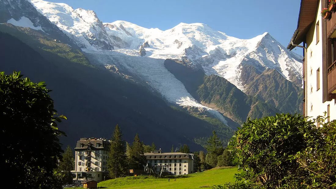 Высота: 4810 метров Расположение: Альпы, Франция/Италия
Сезон: июль — сентябрь
Количество дней: 6-8
Средняя стоимость: от 1200€