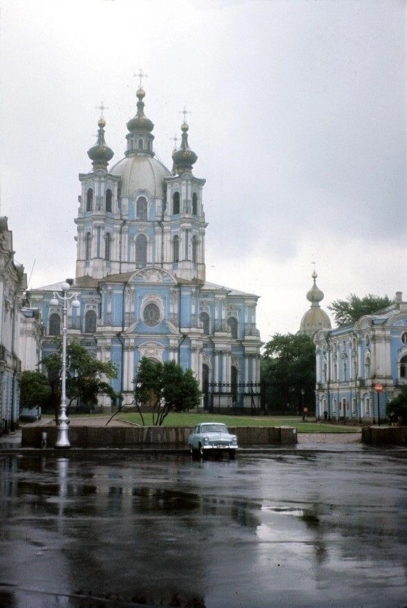 Смольный собор во времена СССР Санкт-Петербурге. Источник фото: pinterest