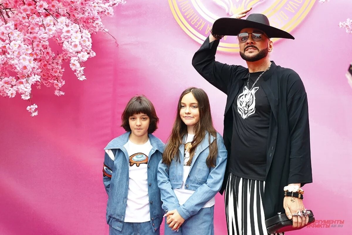    Киркоров заплатил миллионы рублей за обучение детей в элитной школе в ОАЭ