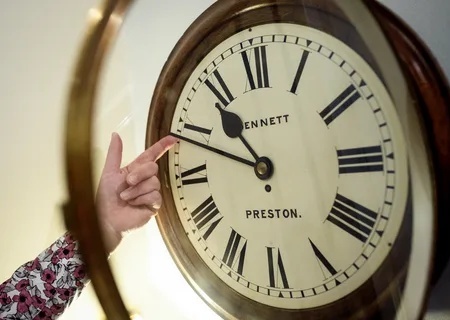    Отмена перевода часов. Черновол прокляла депутатов, а украинцы и учёные просят Зеленского ветировать закон