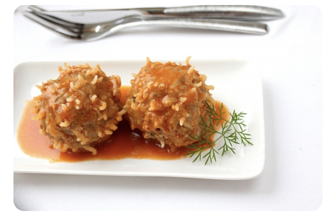 Картофельные ежики в духовке. Ёжики из фарша с рисом в духовке. Гарнир к ёжикам из фарша и риса. Ёжики с рисом и фаршем. Ежики из мясного фарша.