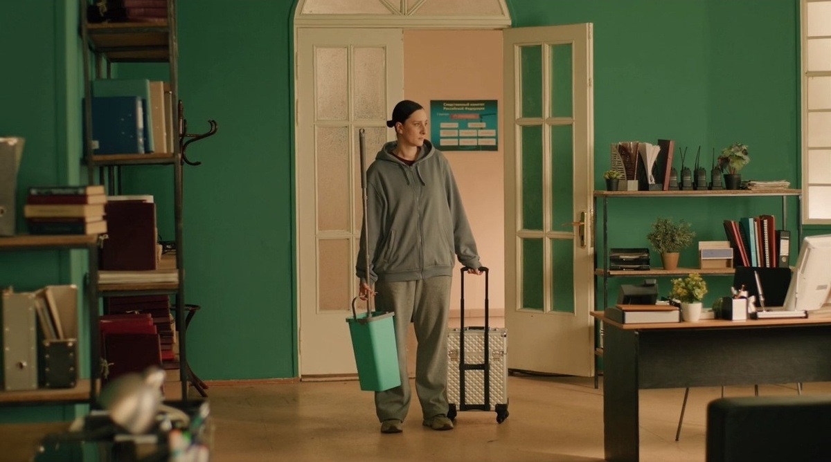 На самом деле Александра Мещерякова крутой профайлер, а работа уборщицы для неё психологическая разгрузка