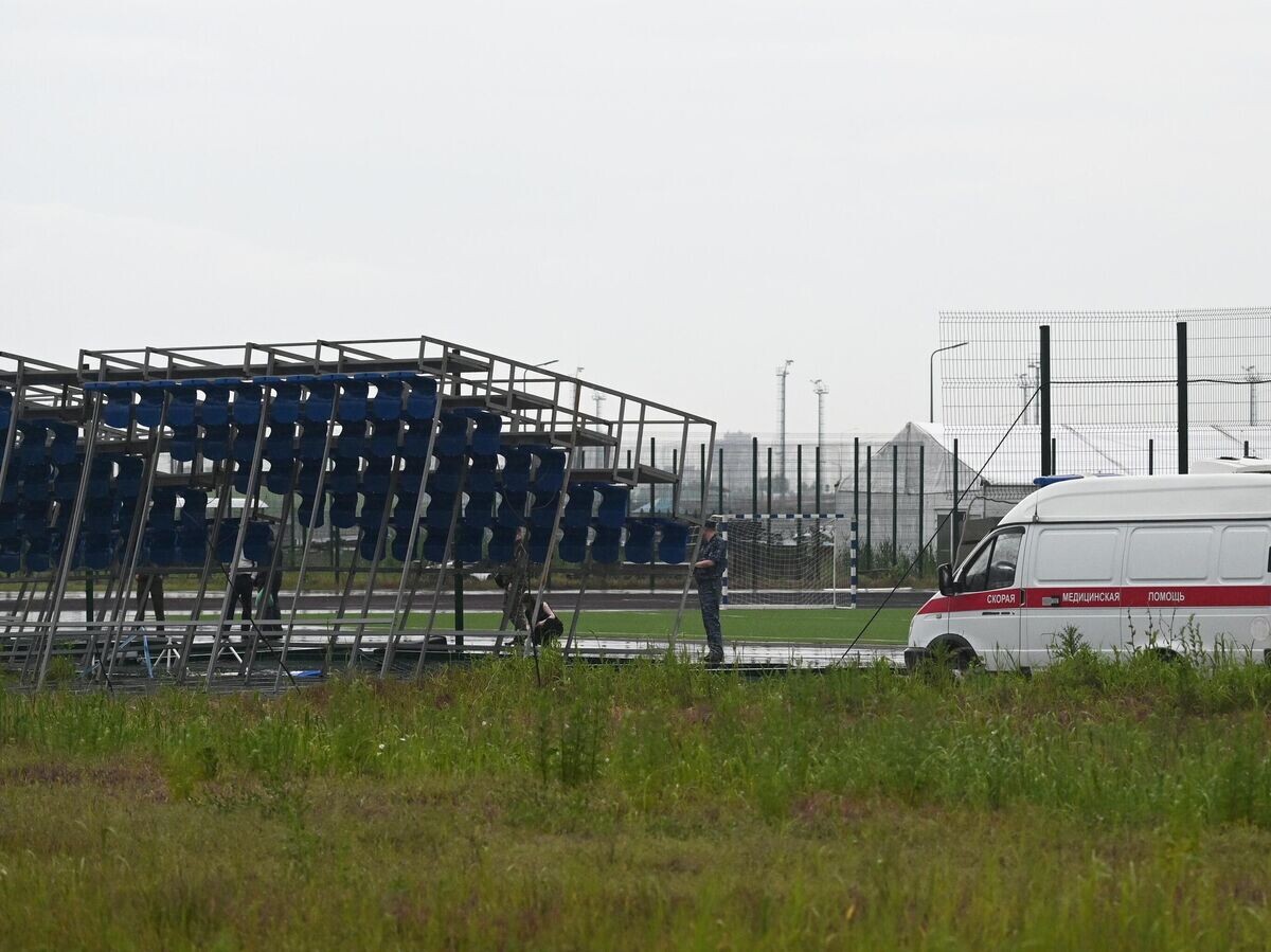    Спасатели работают на месте обрушения трибуны Гребного канала в Ростове-на-Дону© РИА Новости / Сергей Пивоваров