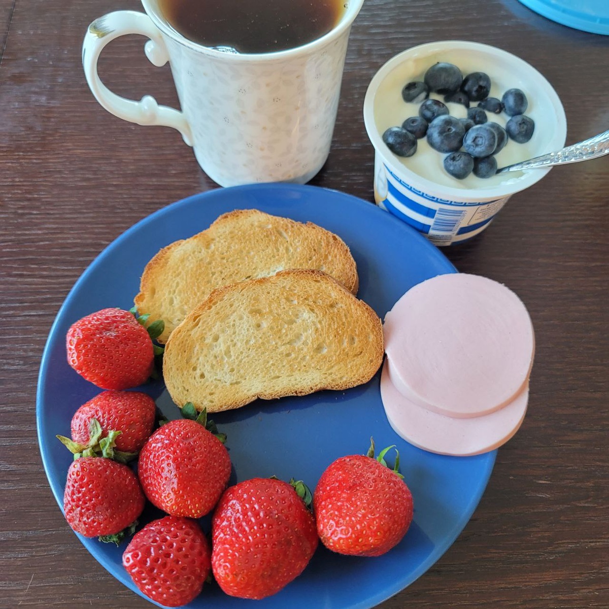 Завтрак человека, которому надоели яйца.