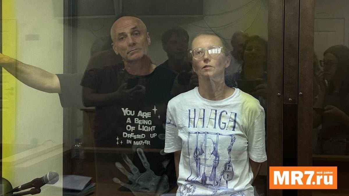    Александр Доценко* и Анастасия Дюдяева* в день оглашения приговора. Фото: Дарья Дмитриева / MR7