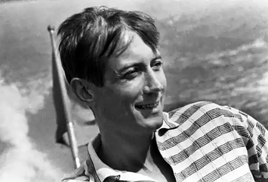 Поэт Евгений Евтушенко на отдыхе, 1966 год