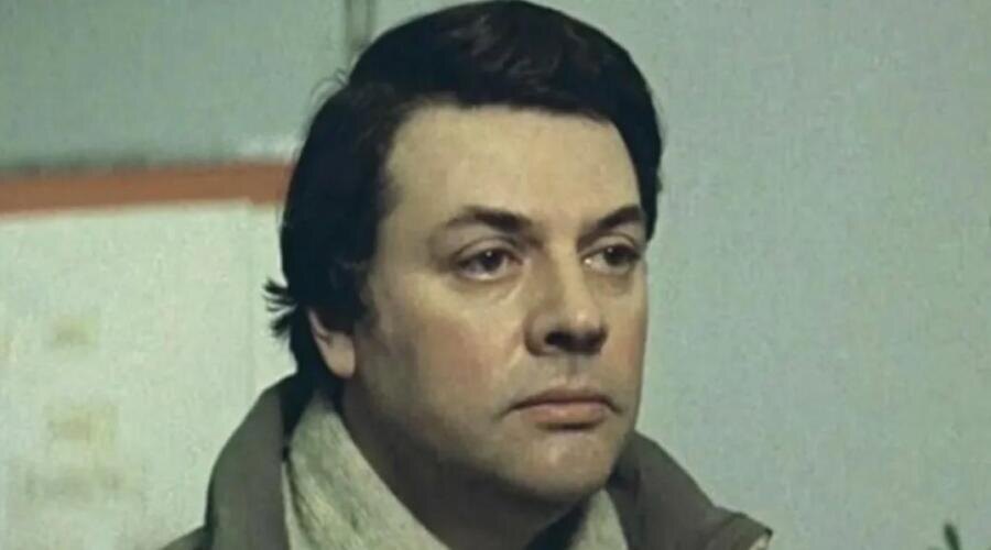    В каких мультфильмах можно услышать голос Александра Ширвиндта? Александр Ширвиндт. Фото: кадр из фильма «Самая обаятельная и привлекательная»