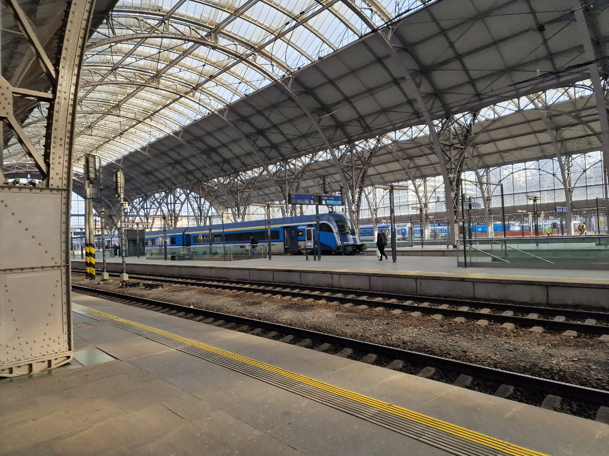 фото автора: на вокзале в Праге