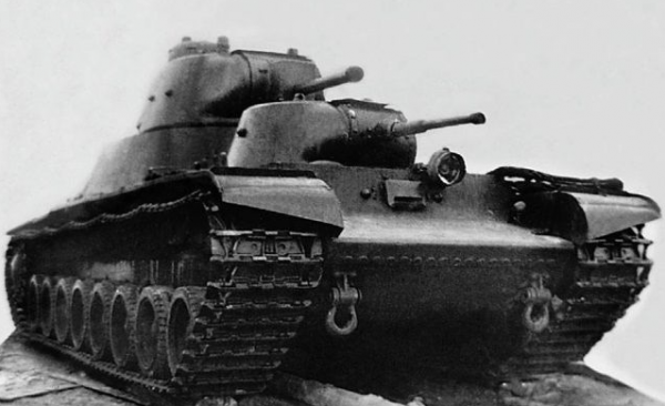 Тяжёлый танк Т-100 послуживший базой для самоходки.