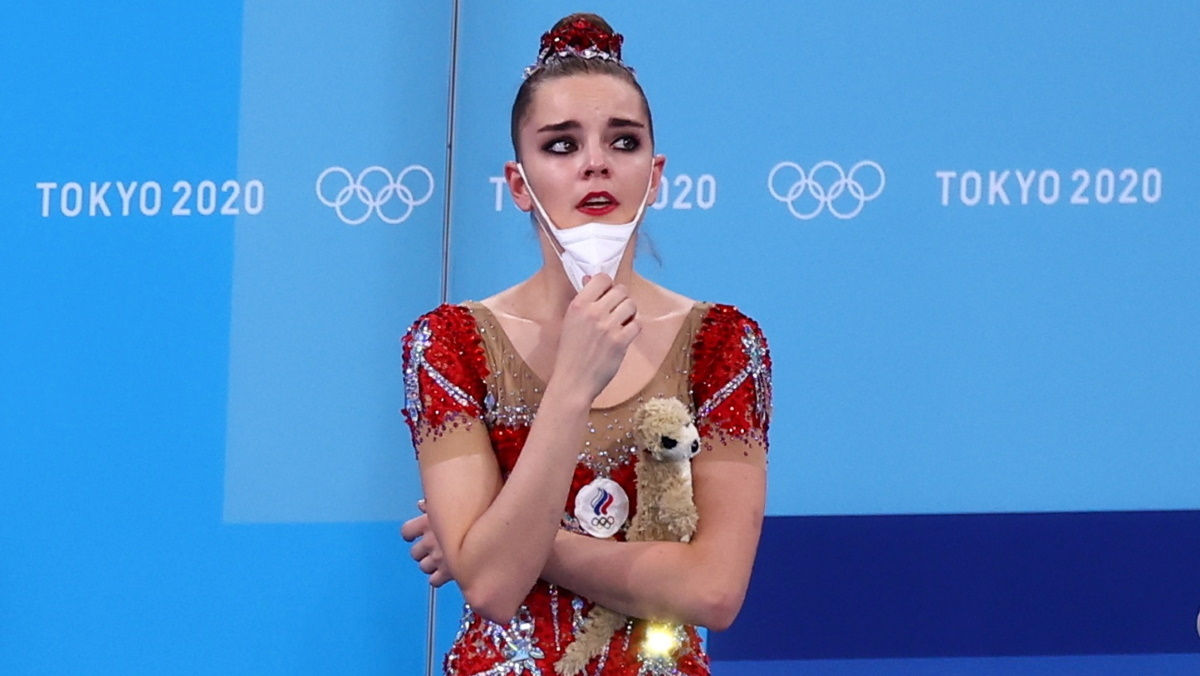    Дина Аверина не могла сдержать слез глядя на оценки судей. Фото: REUTERS