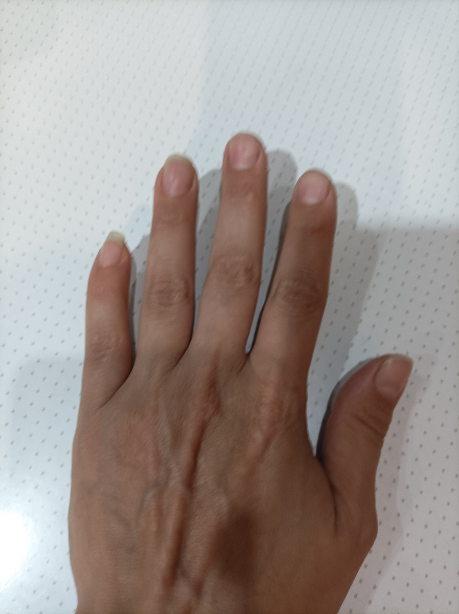 По рукам не понятно, кто из нас двоих ещё "бабушка"))) 