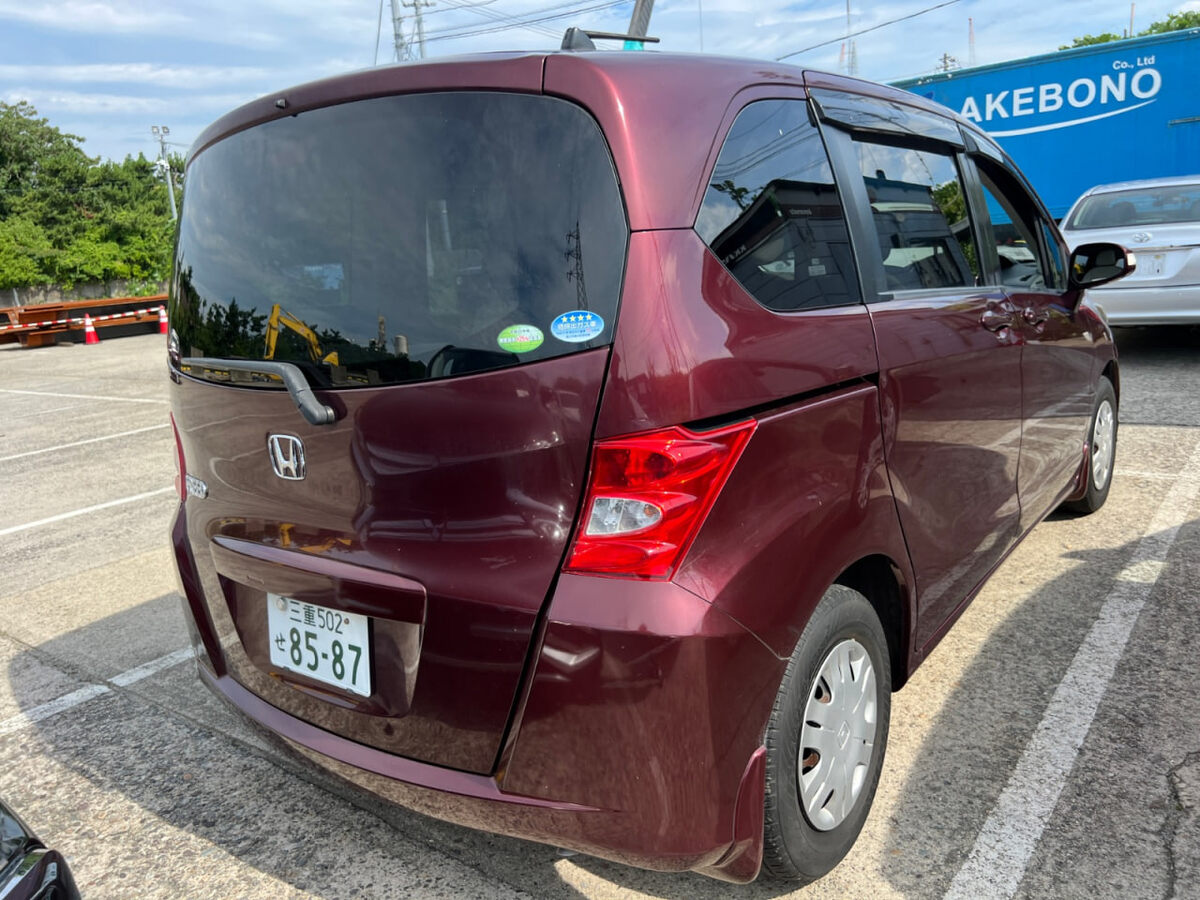 Лампочка подсветки номера хонда фреед. Лампочка в стоп сигналы honda freed. Фары хонда фрид 2011. Птф honda freed 2015. Лампочка хонда лого.