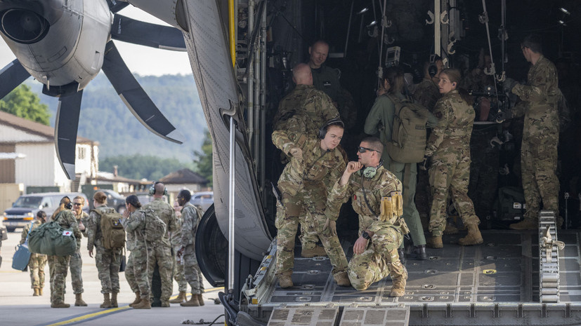     Американские военнослужащие в ФРГ  Boris Roessler/picture alliance via Getty Images