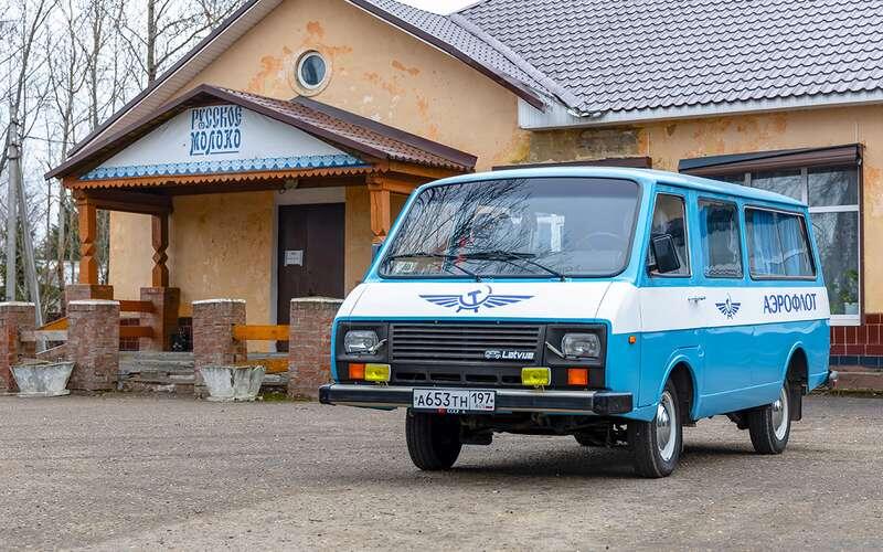    РАФ‑22038–02 получил даже фароочистители.