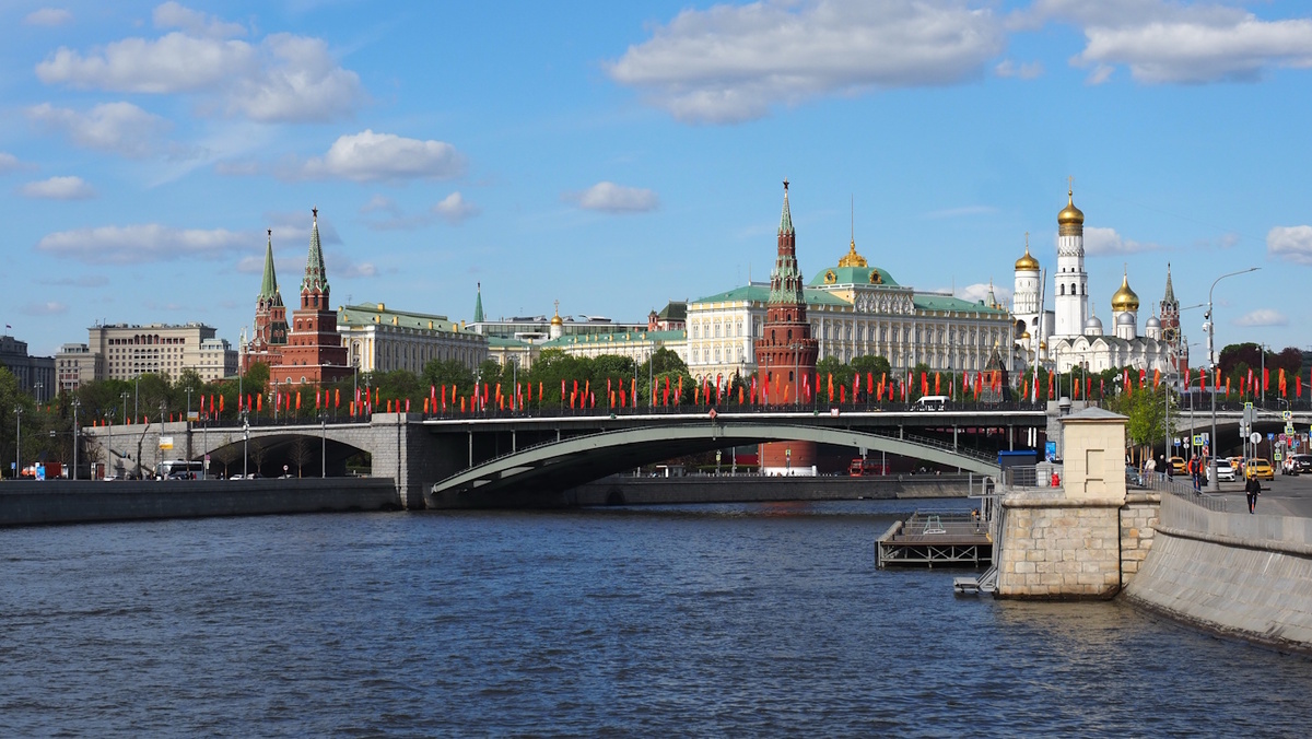 Вид на Московский Кремль с яхты Рэдиссон