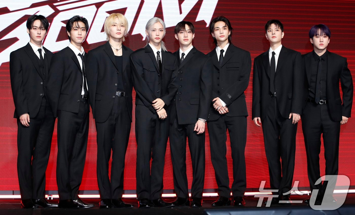 Stray Kids - Stray Kids