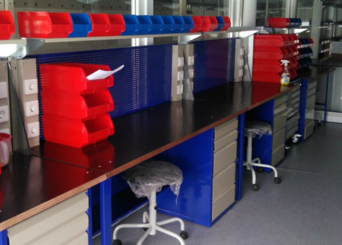 Фото верстака в мастерской