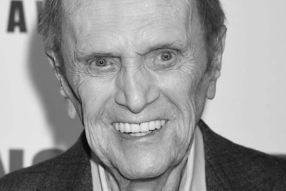     Умер актер сериалов «Отчаянные домохозяйки» и «Теория большого взрыва» Боб Ньюхарт