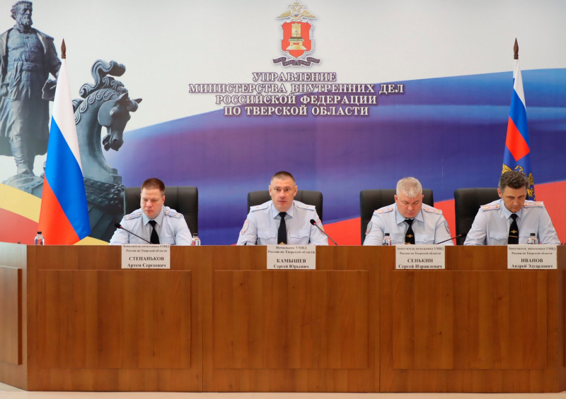 В УМВД по Тверской области подведены итоги, вручены награды, переданы автомобили